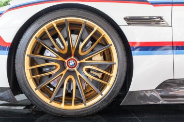 Torino, İtalya - 12 Haziran 2016: Bmw 3.0 olay yeri inceleme uzmanı H ön tekerlek