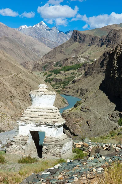 Buddhistische chorten in zanskar, ladakh — Stockfoto