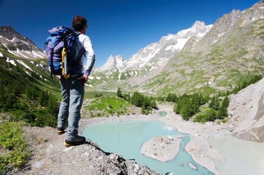 Dağ trekker fotoğrafı