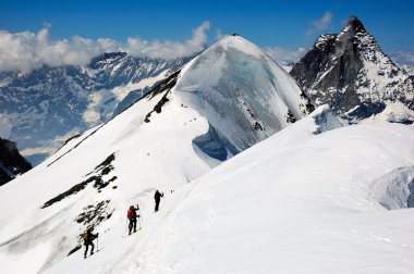 Grup backcountry kayakçı