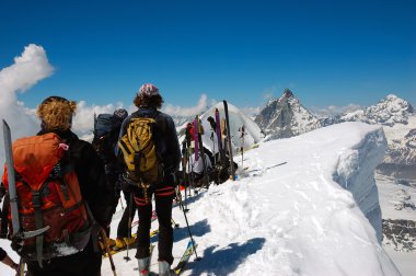 Grup backcountry kayakçı