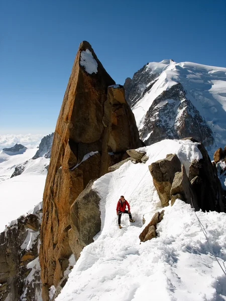 Muž horolezec na Mont Blanc — Stock fotografie