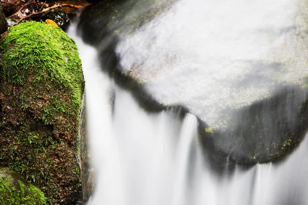小さな滝ビュー — ストック写真