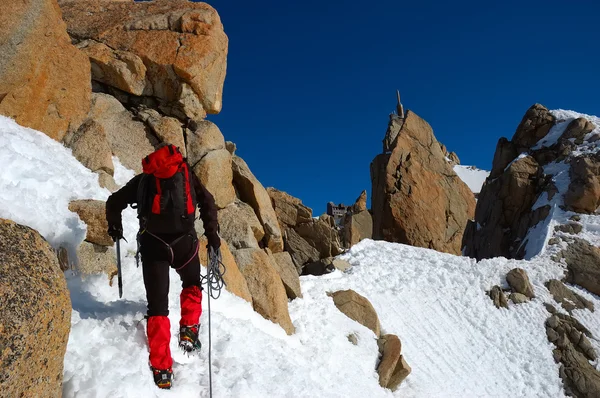 Homem alpinista no Mont Blanc — Fotografia de Stock