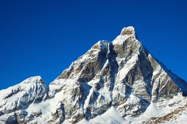 Besneeuwde piek van de Matterhorn — Stockfoto