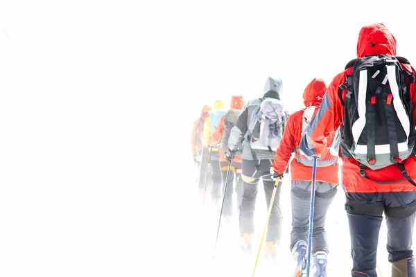 Esquiadores de turismo en grupo —  Fotos de Stock