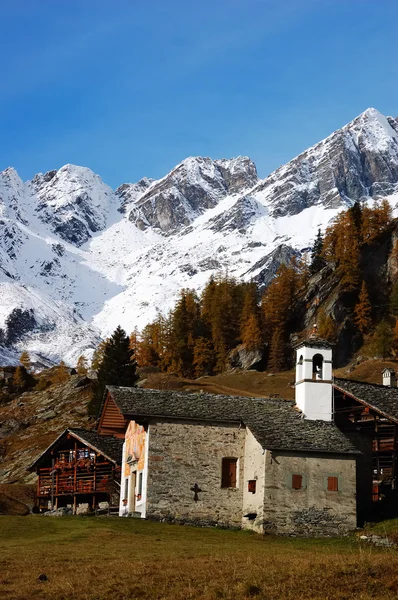 Small mountain church — Stock Photo, Image