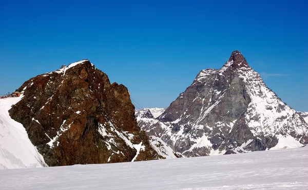 Verschneiter Gipfel des Matterhorns — Stockfoto