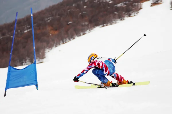 Joven corredor de esquí —  Fotos de Stock
