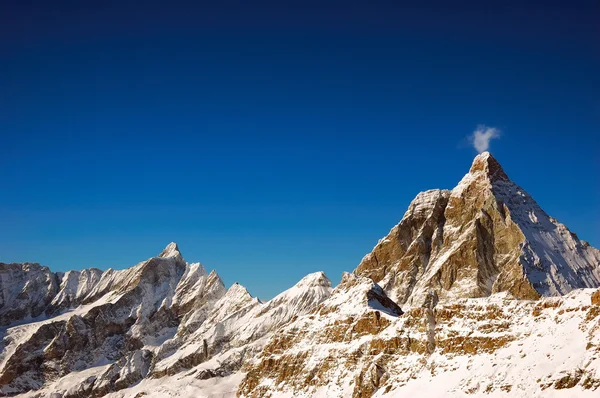 Besneeuwde piek van de Matterhorn — Stockfoto