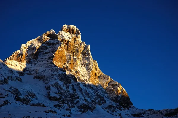 Besneeuwde piek van de Matterhorn — Stockfoto