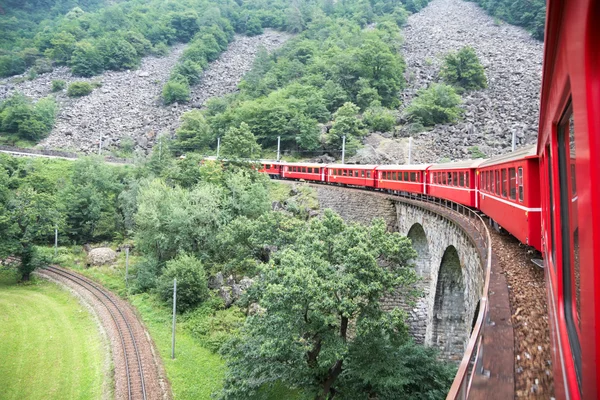 Yolcu İsviçre treni — Stok fotoğraf