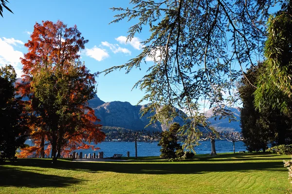 Lago de otoño paisaje — Foto de Stock