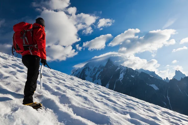 Mountaineer ensam glaciär Royaltyfria Stockbilder