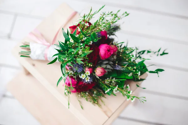 Naturaleza muerta con ramo de boda — Foto de Stock