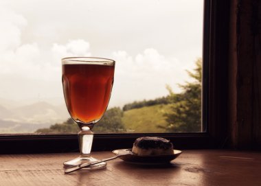 Pasta ile sıcak Sbiten içecek