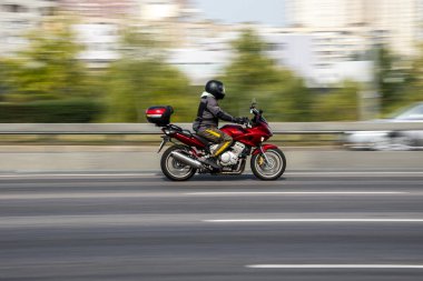Ukrayna, Kyiv - 28 Eylül 2020: Kırmızı Honda CBF1000 motosikleti