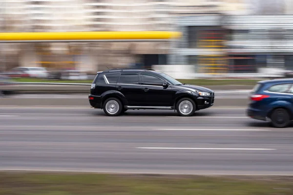 Ucrânia Kiev Março 2021 Black Plymouth Voyager Carro Movimento Rua — Fotografia de Stock