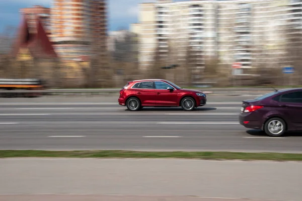 Ukrajina Kyjev Dubna 2021 Červené Audi Auto Pohybu Ulici — Stock fotografie