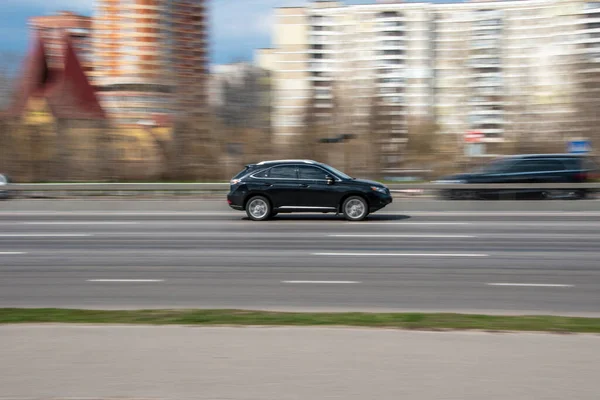 Ukrajina Kyjev Dubna 2021 Černý Lexus Auto Pohybující Ulici — Stock fotografie