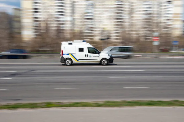 Ucraina Kiev Aprile 2021 Polizia Argento Fiat Doblo Auto Movimento — Foto Stock