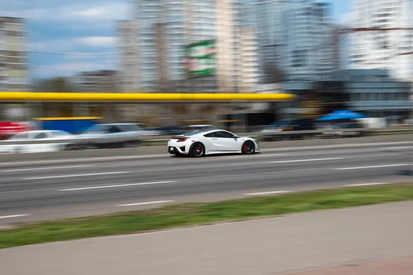 Ucrânia Kiev Abril 2021 Branco Acura Nsx Carro Movimento Rua — Fotografia de Stock