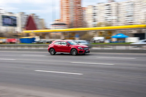 Ukrayna Kyiv Nisan 2021 Kırmızı Mercedes Benz Gla Sınıfı Araba — Stok fotoğraf