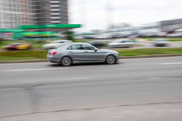 Ukrajina Kyjev Dubna 2021 Stříbrný Mercedes Benz Klasse Vůz Pohybující — Stock fotografie