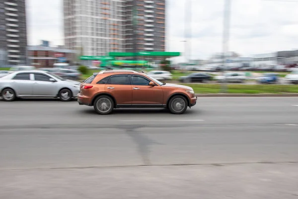 Ukrajina Kyjev Dubna 2021 Orange Infiniti Auto Pohybující Ulici — Stock fotografie