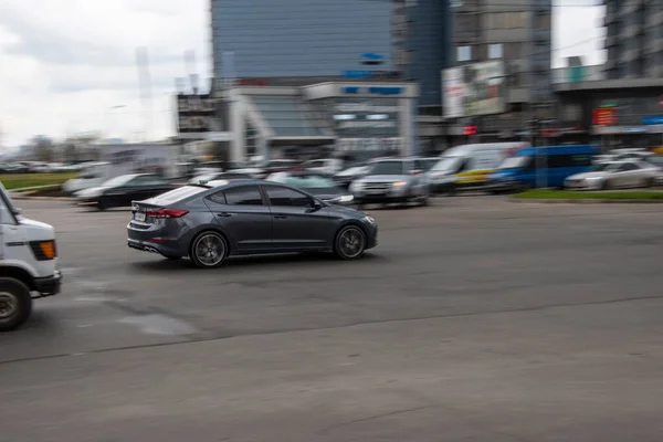 Ukrajina Kyjev Dubna 2021 Gray Hyundai Elantra Auto Pohybující Ulici — Stock fotografie