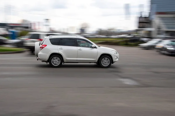 Ucraina Kiev Aprile 2021 Toyota Rav Bianca Movimento Strada — Foto Stock