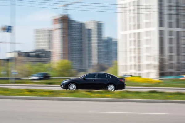 Ukrayna Kyiv Nisan 2021 Siyah Mazda Aracı Yolda Ilerliyor Yazı — Stok fotoğraf