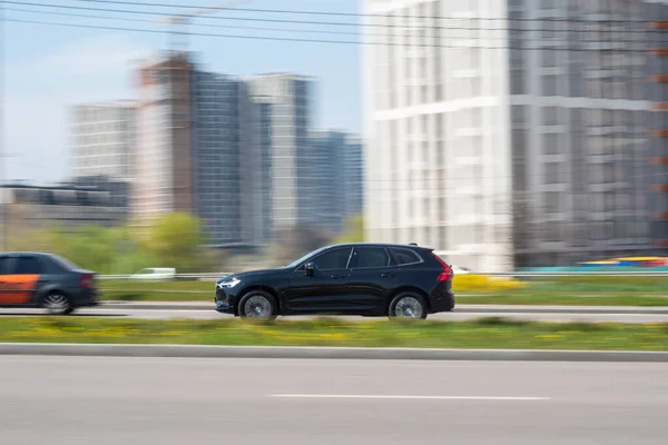 Ukrajina Kyjev Dubna 2021 Černé Volvo Xc60 Pohybuje Ulici Editorial — Stock fotografie