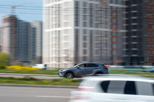 Oekraïne Kiev April 2021 Gray Lexus Auto Beweegt Straat Hoofdartikel — Stockfoto