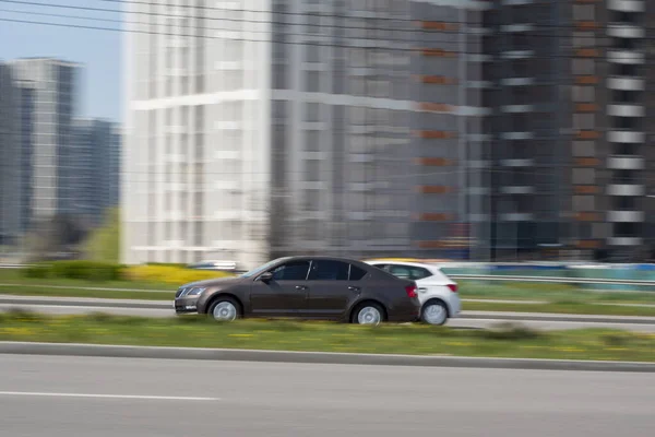 Ukrajina Kyjev Dubna 2021 Vůz Brown Škoda Octavia Pohybuje Ulici — Stock fotografie