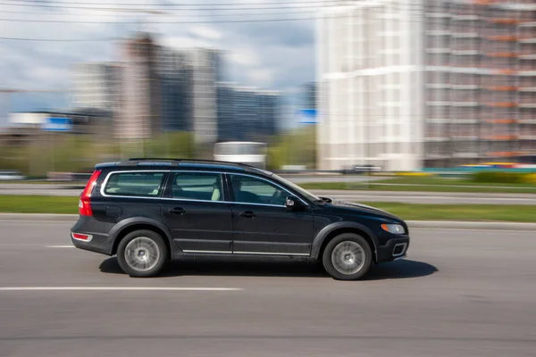 Ukraine Kyiv April 2021 Black Volvo Xc70 Car Moving Street — Stock Photo, Image