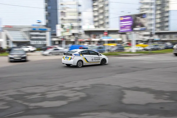 Ukrajina Kyjev Dubna 2021 Bílý Toyota Prius Auto Pohybující Ulici — Stock fotografie