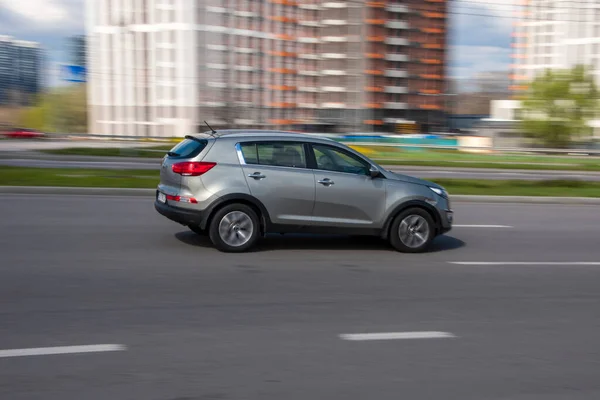 Ucrânia Kiev Abril 2021 Silver Kia Sportage Carro Movimento Rua — Fotografia de Stock