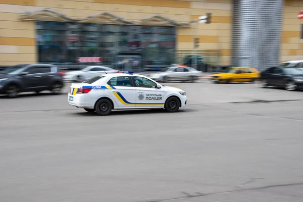 우크라이나 키예프 2021 순찰차가 거리를 달리고 — 스톡 사진