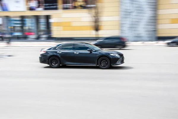 Ucrânia Kiev Abril 2021 Carro Toyota Camry Preto Movendo Rua — Fotografia de Stock