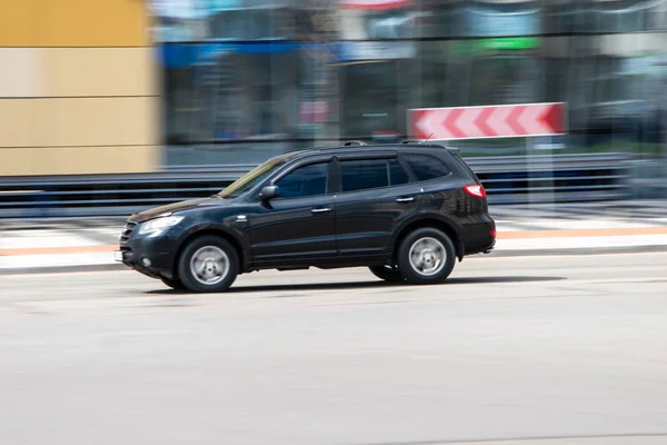 Ucrânia Kiev Abril 2021 Cinza Hyundai Santa Carro Movimento Rua — Fotografia de Stock