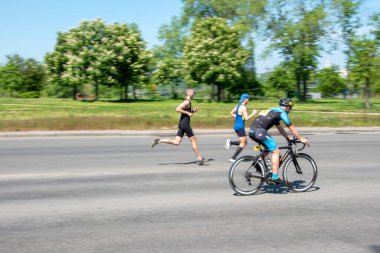 KYIV, UKRAINE - 16 Mayıs 2021: 10 Km. 2021 Duathlon Kyiv Kupası yarışması. 