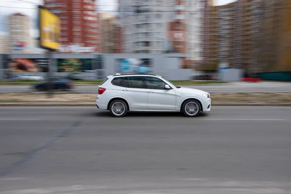 Ukraine Kyiv April 2021 White Bmw Car Moving Street Editorial — Stock Photo, Image