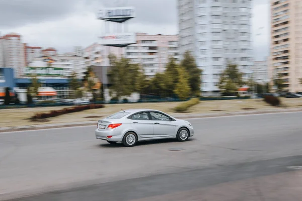 Ukrajina Kyjev Května 2021 Stříbrný Vůz Hyundai Solaris Pohybuje Ulici — Stock fotografie