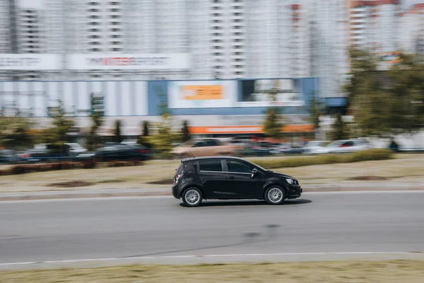 Ukrayna Kyiv Mayıs 2021 Siyah Chevrolet Sonik Araba Sokakta Hareket — Stok fotoğraf