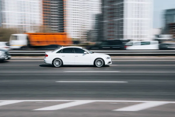 Ukraine Kyiv April 2021 White Audi Car Moving Street Editorial — Stockfoto