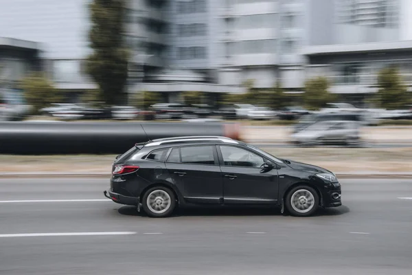 Ουκρανία Κίεβο Ιουνίου 2021 Μαύρο Renault Megane Αυτοκίνητο Κινείται Στο — Φωτογραφία Αρχείου