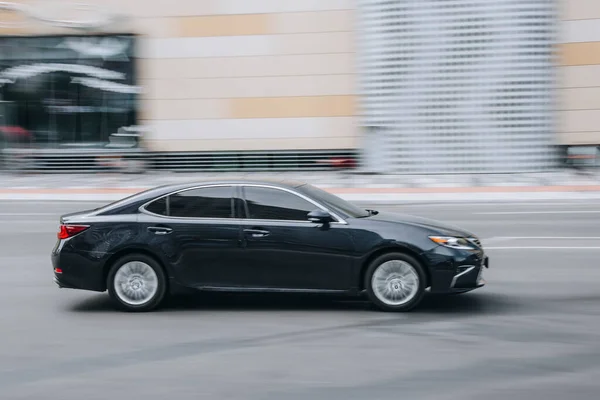 Ukrajina Kyjev Června 2021 Černý Lexus Vůz Pohybující Ulici — Stock fotografie