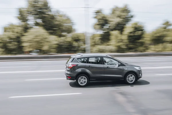 Ukraine Kiew Juni 2021 Grauer Ford Kuga Auf Der Straße — Stockfoto