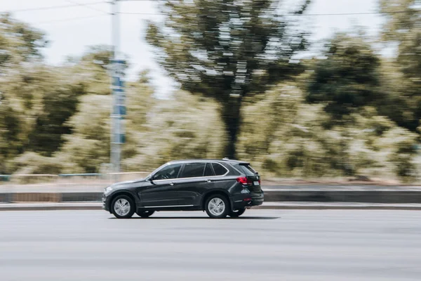 Ucrânia Kiev Junho 2021 Carro Preto Bmw Movendo Rua — Fotografia de Stock